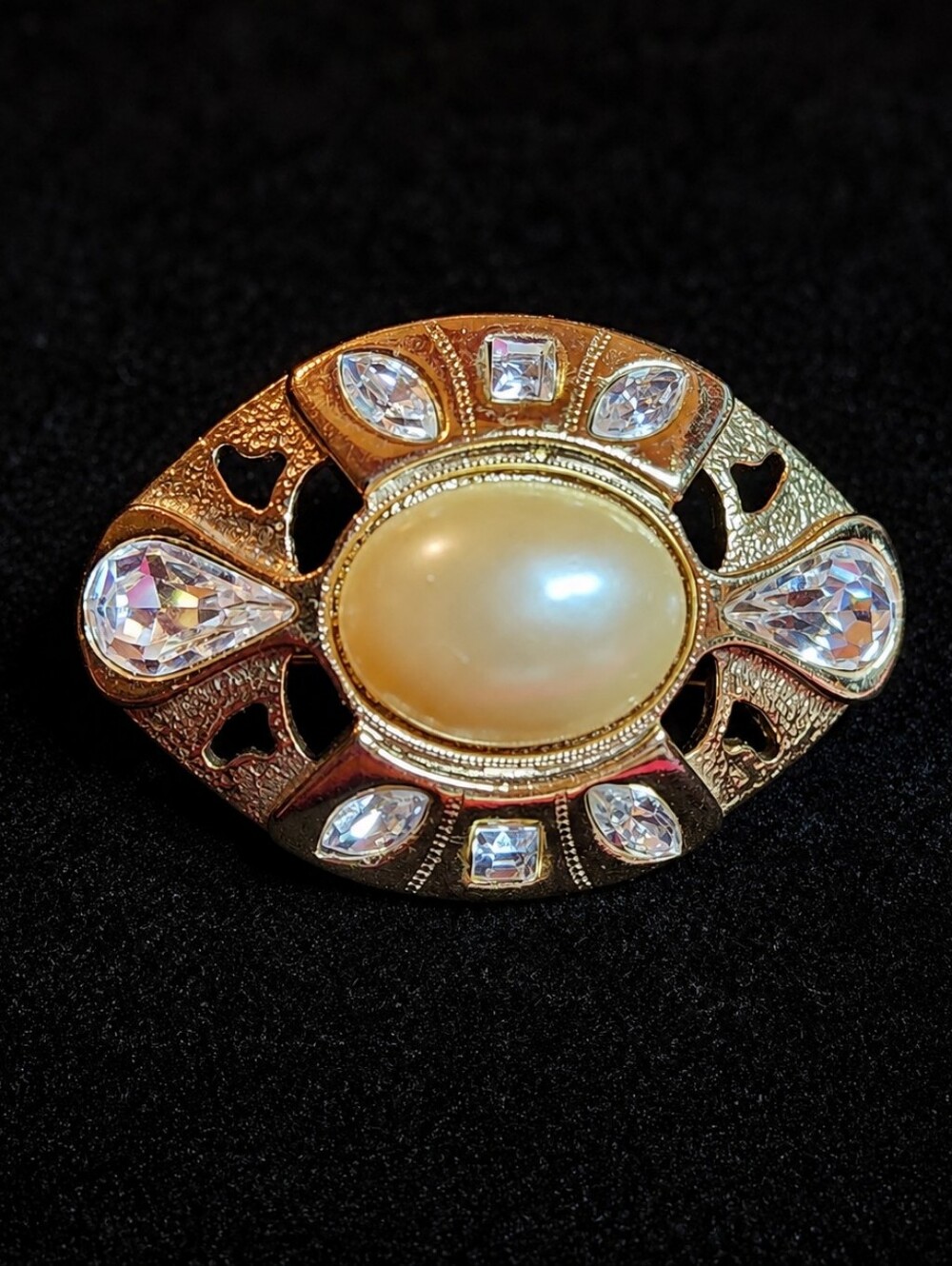 Oval Faux Pearl Cabachon Rhinestone Brooch.